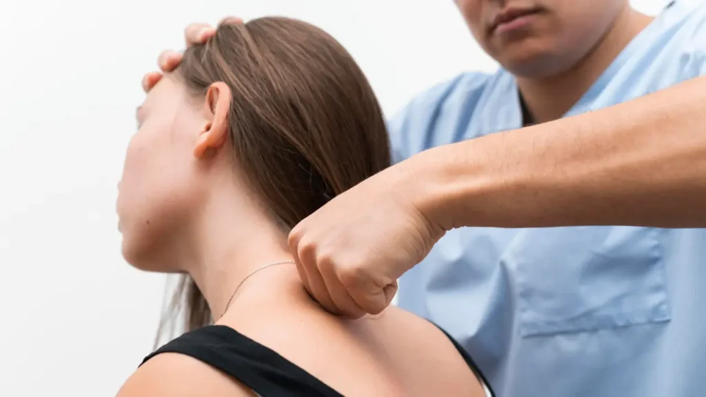 5 Ways Physiotherapy in Edmonton Can Help with Chronic Neck Pain